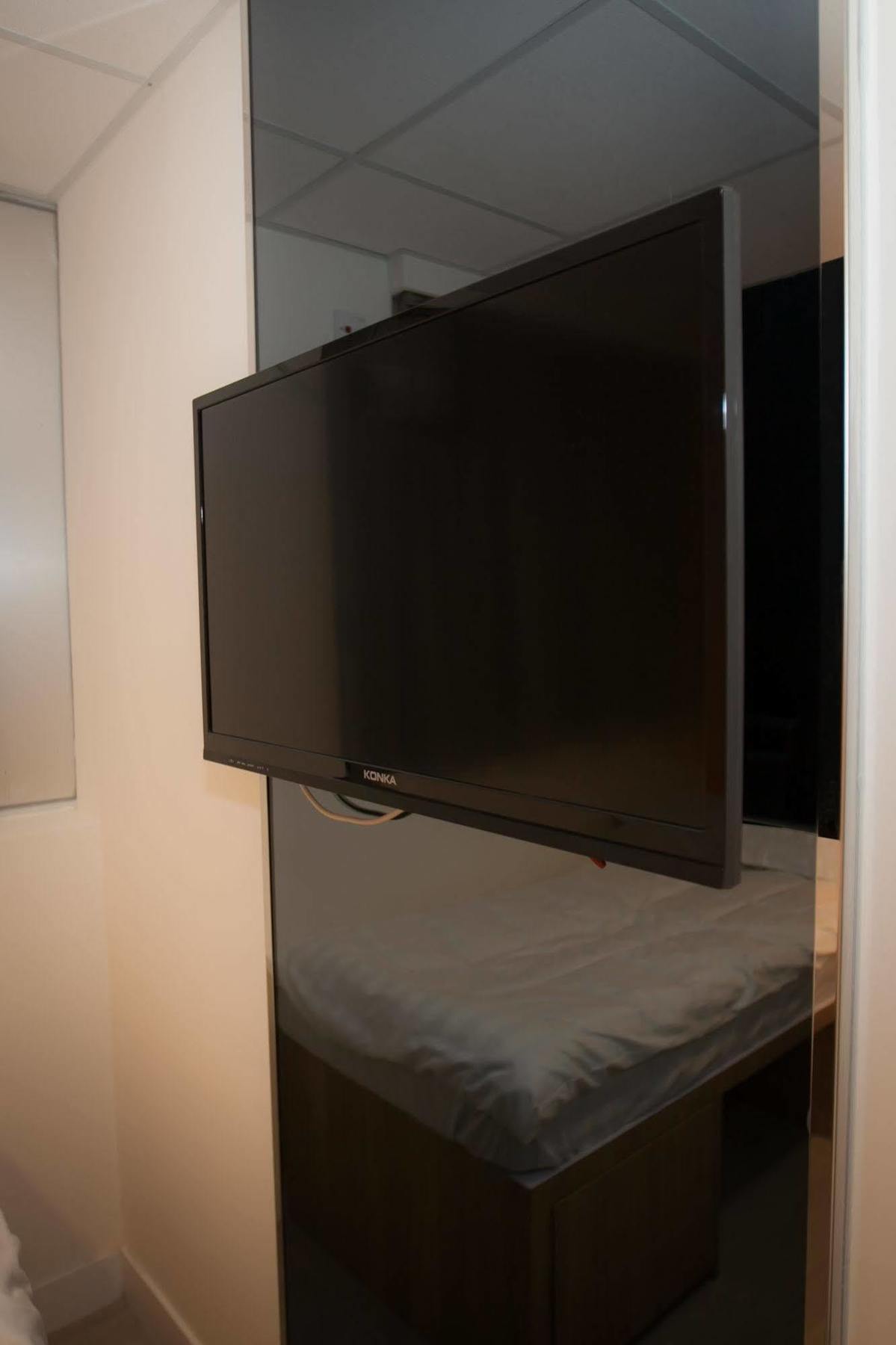 Leisure Hostel *